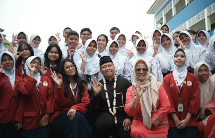 Wali Kota Depok Supian Suri di SMPN 3 Depok