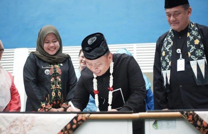 Wali Kota Depok Supian Suri meresmikan kantor Kelurahan Tugu, belum lama ini.