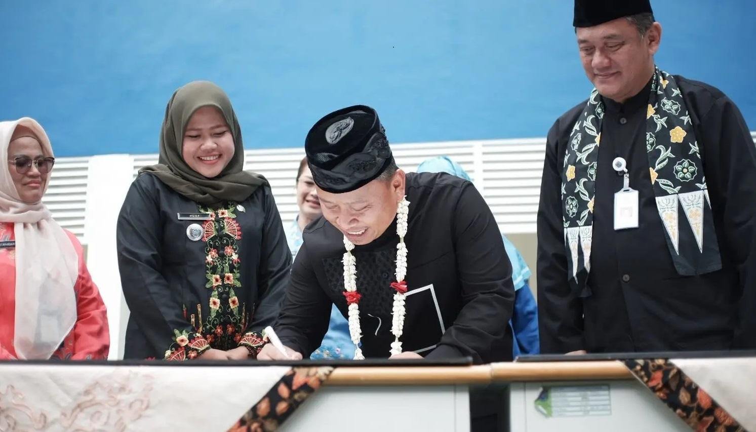 Wali Kota Depok Supian Suri meresmikan kantor Kelurahan Tugu, belum lama ini.